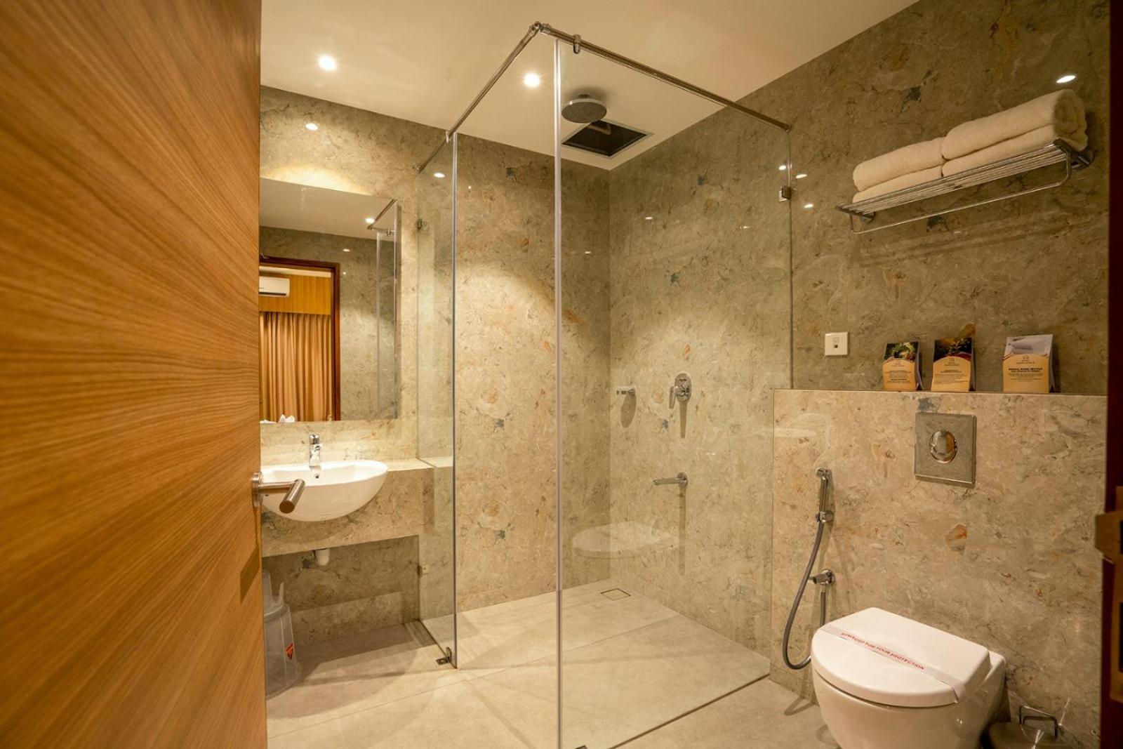 Hotel Grand Avenue Pambadi Zewnętrze zdjęcie