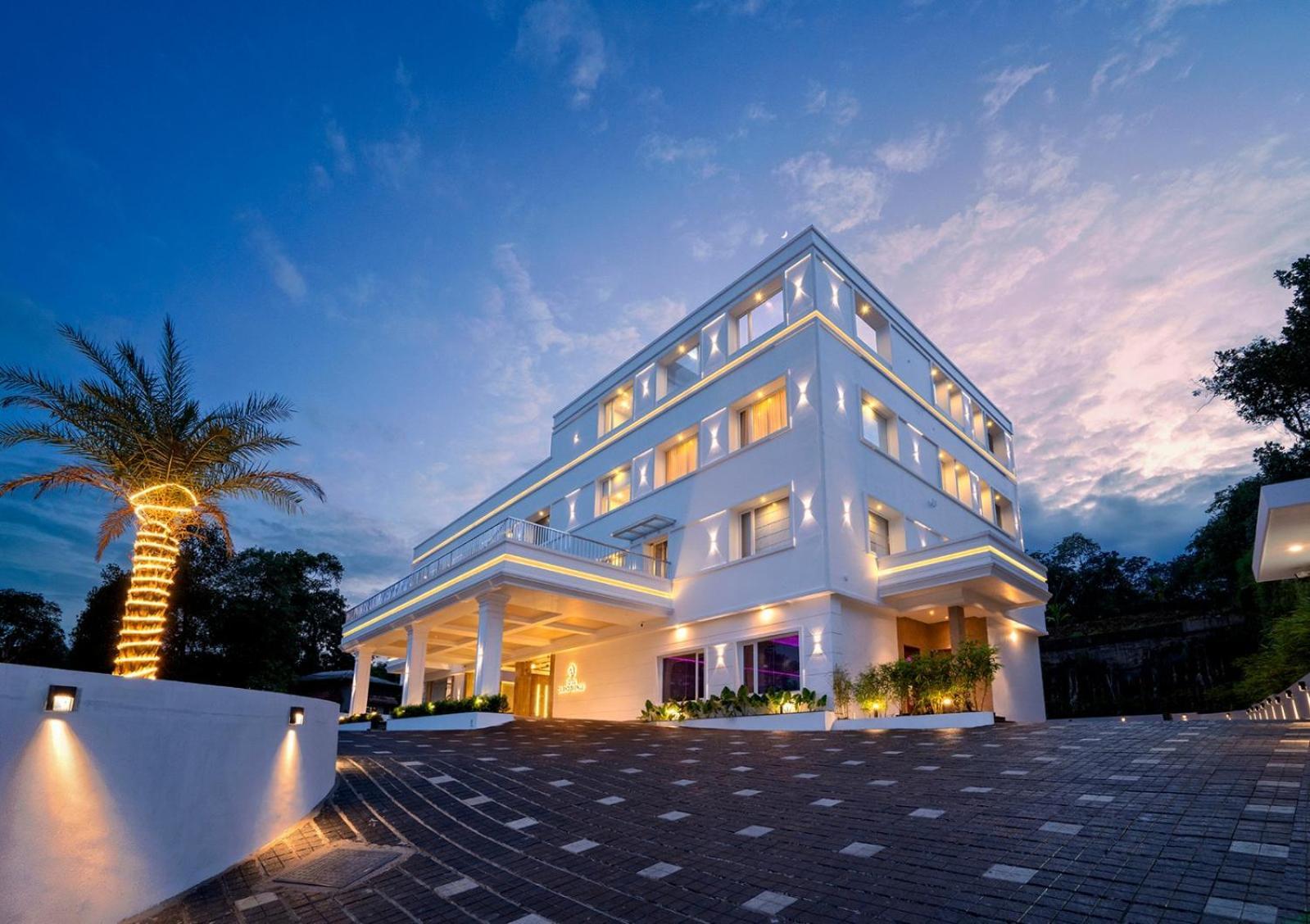 Hotel Grand Avenue Pambadi Zewnętrze zdjęcie